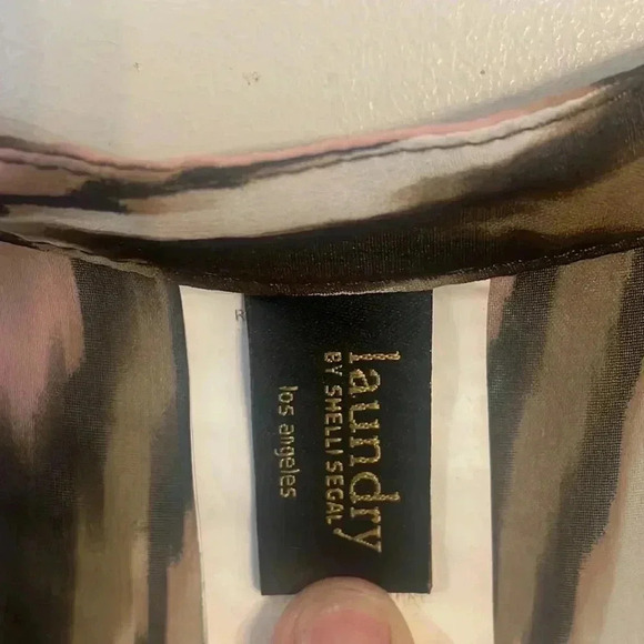 🔥Laundry by Shelly Segal 6/$20. OR. 10.$40. Woman’s coverup “laundry “. Sm/med - Picture 4 of 9